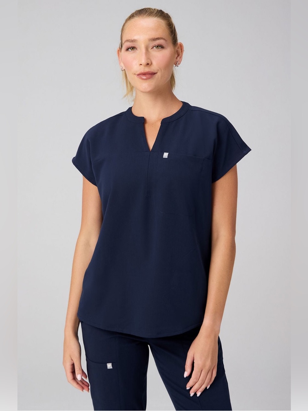 FABLETICS  Evolve Oversized Scrub navy Top
Sz XL ✨